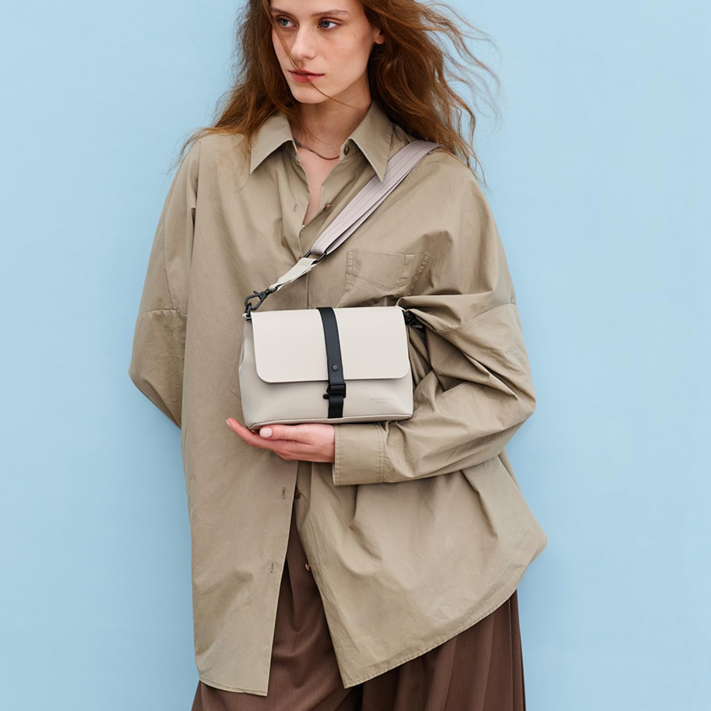 gaston-luga-spl-sh-umh-ngetasche-wasserdicht-taupe-crossbody image 2