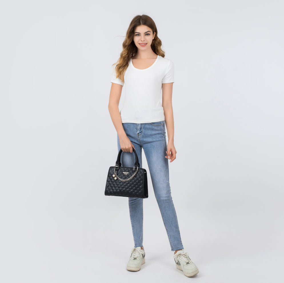 princely-london-clara-handtasche-schwarz-perlenkette image 5