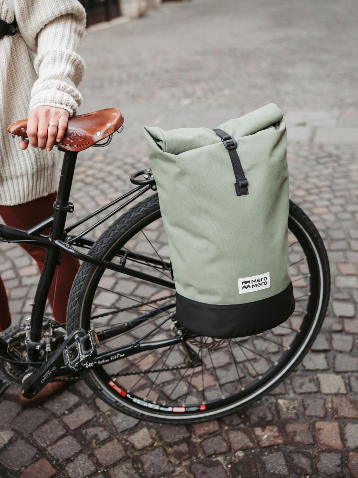 meromero-annecy-rolltop-rucksack-brick-red-10-15l image 1
