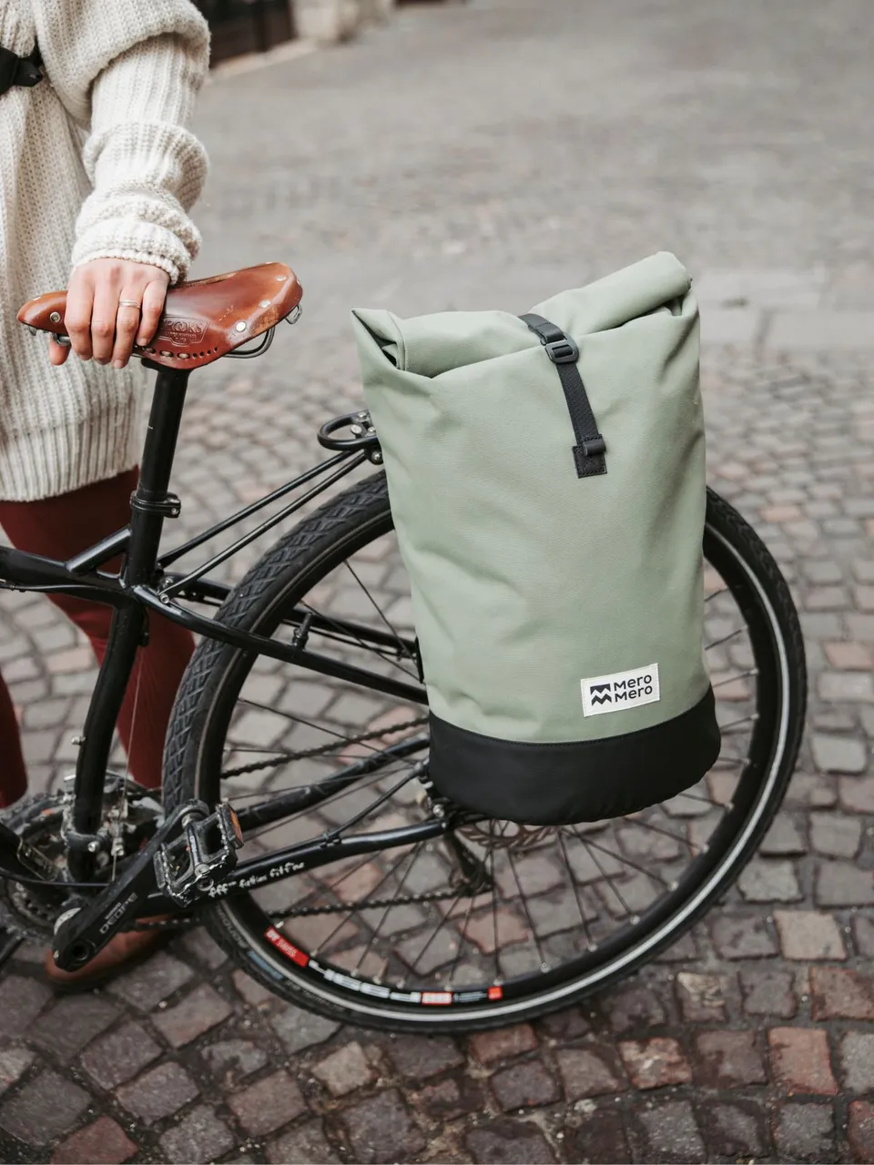 meromero-annecy-rolltop-rucksack-brick-red-10-15l image 1